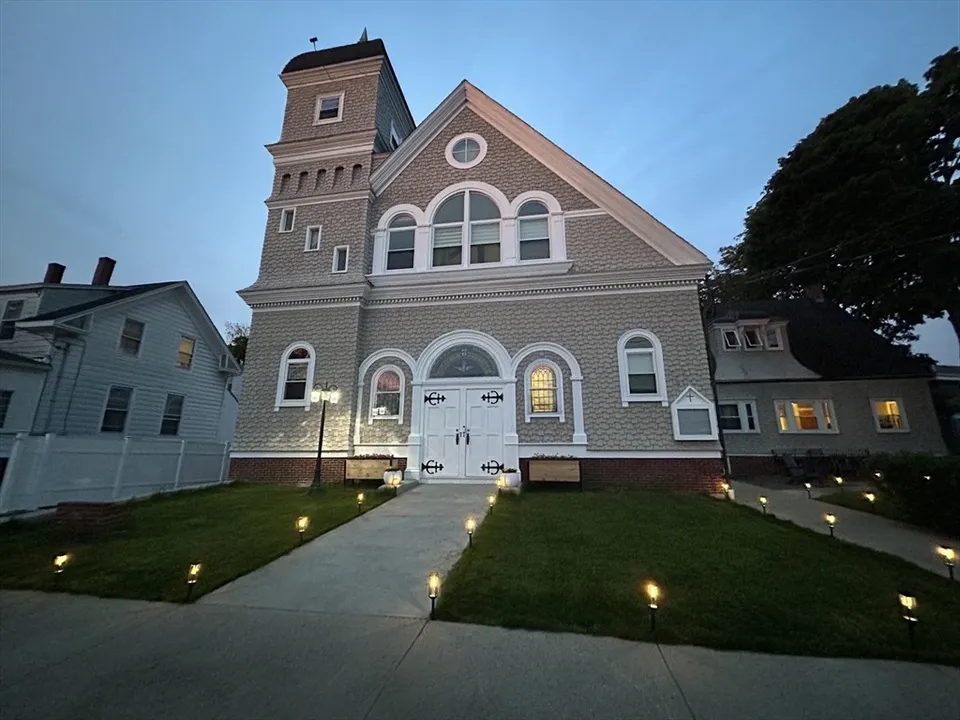 143 Burrill St #102, Swampscott MA